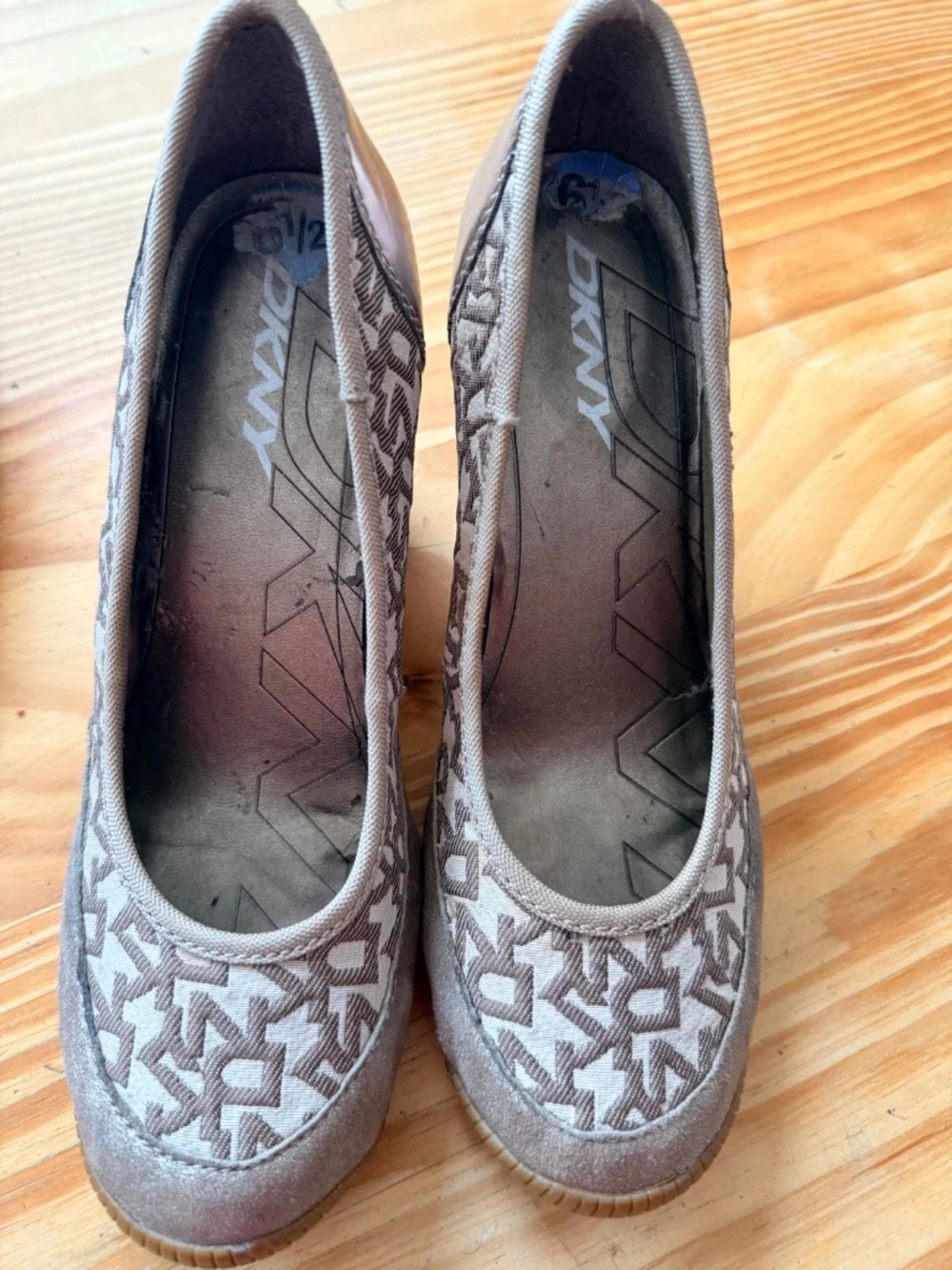DKNY wedges